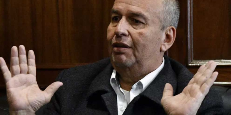 El ministro boliviano de Gobierno (Interior), Arturo Murillo, habla durante una entrevista con la agencia AFP, el 6 de diciembre de 2019 en La Paz © Aizar Raldes / AFP