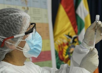 Gobierno prevé vacunación de personas mayores de 18 años desde agosto