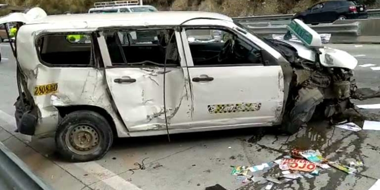 Chofer pierde un brazo en accidente por rebasar por la derecha