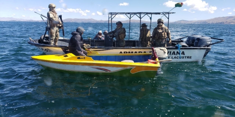 Efectivos de la Armada Boliviana en pleno operativo con la pesca ilícita. (Armada Boliviana)