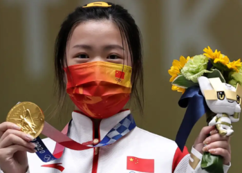 Qian Yang con la primera medalla de oro de Tokyo 2020 – Reuters