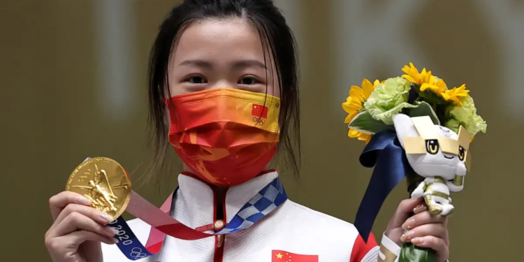 Qian Yang con la primera medalla de oro de Tokyo 2020 – Reuters
