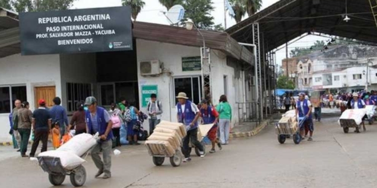 Furor de ciudadanos bolivianos por comprar en Argentina | Imagen: Cadena 3