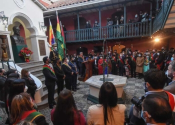 Autoridades de La Paz en el acto central de la casa de Pedro Domingo Murillo