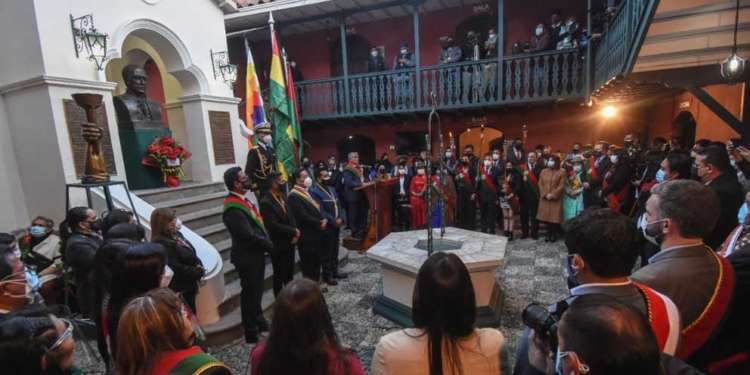 Autoridades de La Paz en el acto central de la casa de Pedro Domingo Murillo