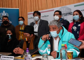 COED determina vacunación masiva en El Alto y mantiene 50% de aforo de locales