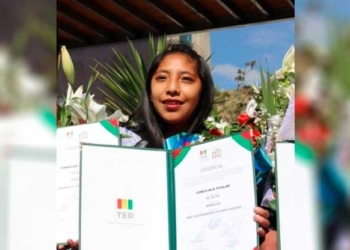 La presidenta del Legislativo Municipal de El Alto, Iris Flores, dejó presidir el órgano al concejal del Movimiento Al Socialismo (MAS) Daniel Ramos Quenta