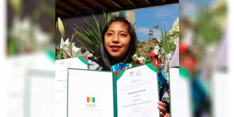La presidenta del Legislativo Municipal de El Alto, Iris Flores, dejó presidir el órgano al concejal del Movimiento Al Socialismo (MAS) Daniel Ramos Quenta