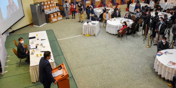 Alcaldía de La Paz recibe equipos de refrigeración de vacunas para cinco redes de salud