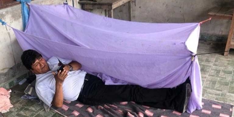 Evo Morales horas antes de abordar avion mexicano