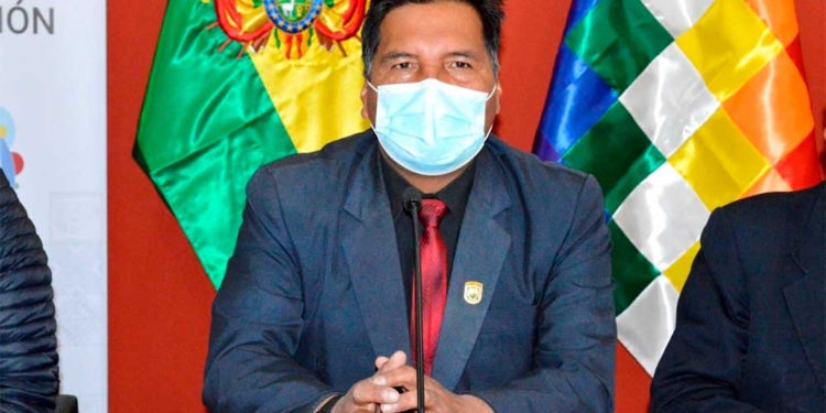 Ministro de Educación, Adrián Quelca