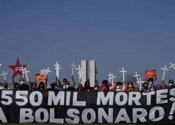 Las protestas arrecian en Brasil contra el Presidente Bolsonaro por el manejo de la pandemia. Foto: AP