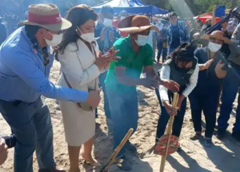 Karen Sánchez, Ejecutiva de Desarrollo del Gobierno Autónomo Regional de Gran Chaco Villa Montes encabezó el desafío de los 100 sábalos al palo en coordinación con la Plataforma de Turismo | Foto: El Andaluz