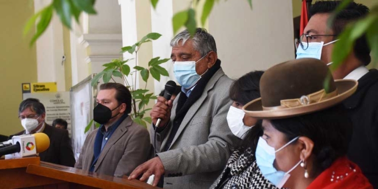 Alcalde de La Paz, Iván Arias con concejales oficialistas