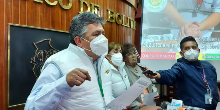 El presidente de Colegio Médico de Bolivia, Luis Larrea