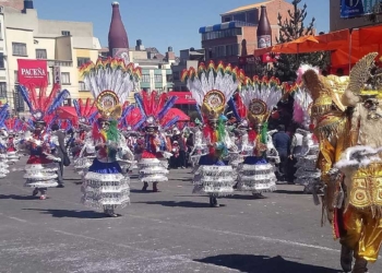 La fastuosa entrada folclórica de la zona 16 de Julio