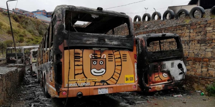 Buses Pumakataris quemados en jornadas de violencia del 2019