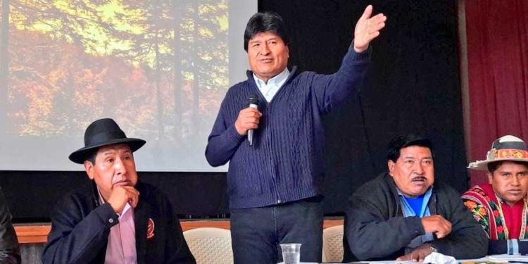 Morales en reunión este viernes con la dirigencia del MAS