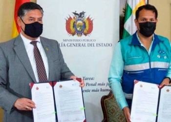 Firma entre la Fiscalía General y la ATT, ayer en Sucre. | Correo del Sur