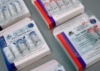 Hungría planea producir vacuna rusa Sputnik V en 2022