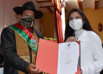 Leyla Castro renuncia a la Gobernación de La Paz y asignan el cargo a su tío por "prestar tarima"