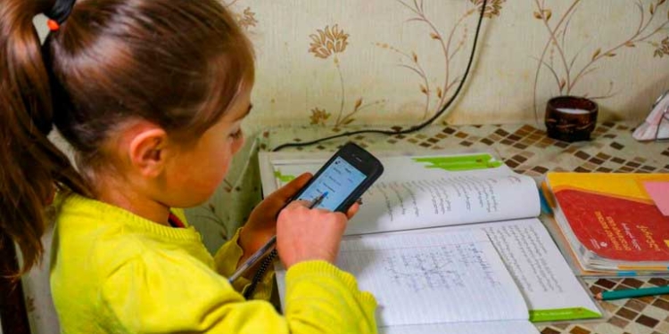 Niña  pasando clases virtuales en Pandemia | Foto: ONU