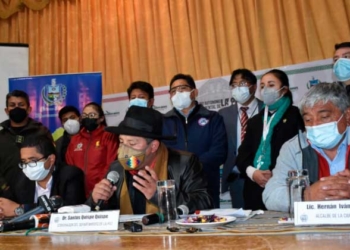Las autoridades en la reunión del COED La Paz