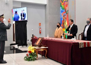 Arce posesiona a nuevo Comandante del Ejército