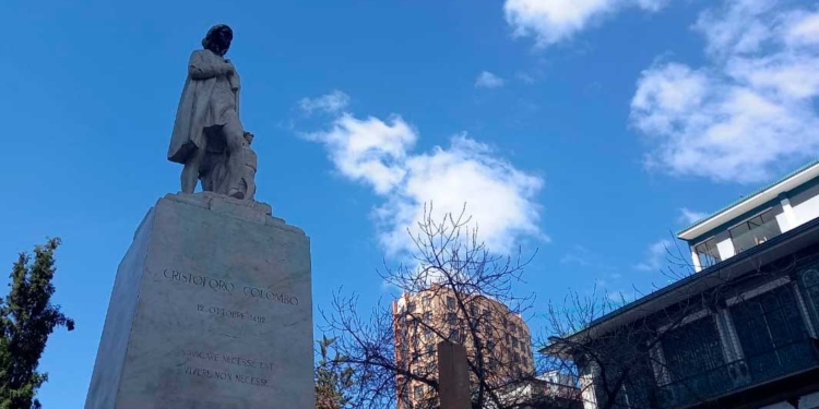 Estatua contempla los días de los paceños en El Prado desde 1926 / VISOR BOLIVIA