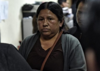 La exministra de Desarrollo Rural, Nemesia Achacollo, en una audiencia cautelar por el robo millonario en el Fondo Indígena. / Foto: Archivo Página Siete.