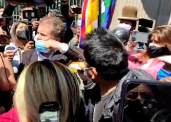 Masistas agreden a diputados de Comunidad Ciudadana