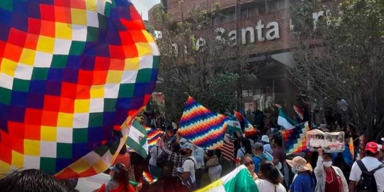 Polémica por la wiphala es distractiva