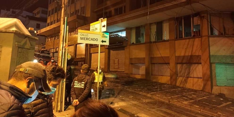 Explosión afectó el edificio donde funciona la Administración Tributaria Municipal de La Paz