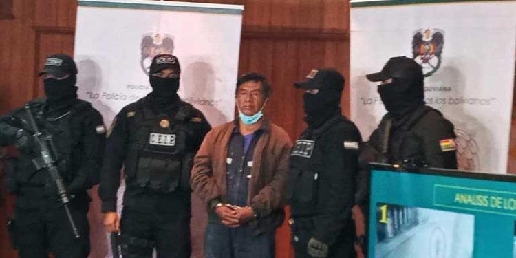 El Ministerio de Gobierno presentó la noche de este miércoles a Lino Ch. R. de 56 años como sospechoso de colocar un artefacto explosivo