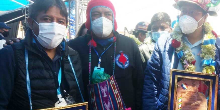 Circulan fotografías en las que se observa al presidente Arce y al vicepresidente Choquehuanca en compañía de los miembros de los denominados Wila Lluchus
