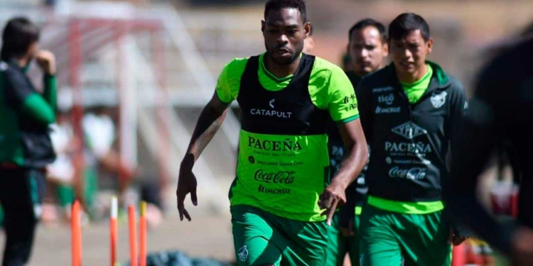 El camerunés Marc Enoumba ha sido convocado por el seleccionador César Farias para los partidos clasificatorios contra Colombia, Uruguay y Argentina.