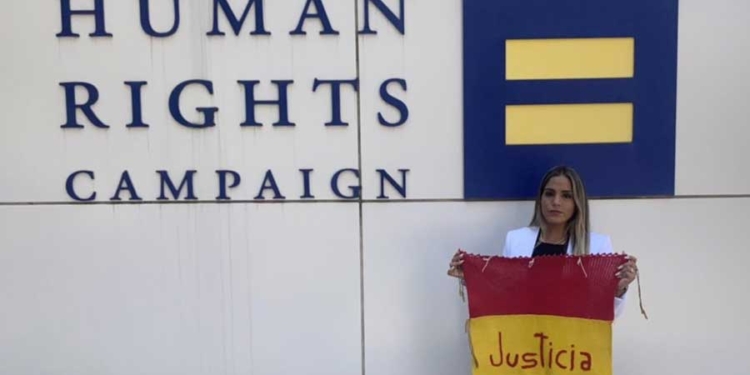 Hija de Áñez se reúne con Human Rights Watch y clama por la vida de su madre