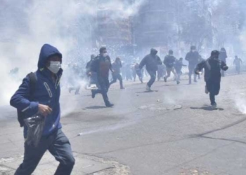 Cocaleros recuperan el mercado de Adepcoca tras hacer retroceder a la Policía