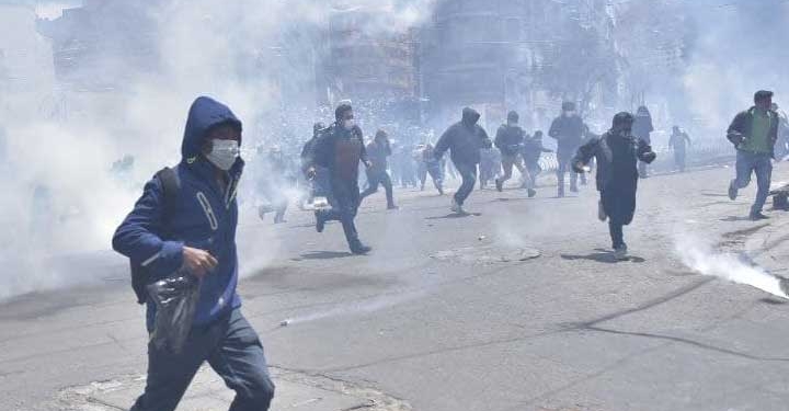 Cocaleros recuperan el mercado de Adepcoca tras hacer retroceder a la Policía