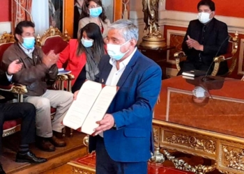 El alcalde Iván Arias promulgó este martes la Ley Municipal Autonómica 468 Programa de Alimentación Complementaria Escolar Canasta Estudiantil 2021