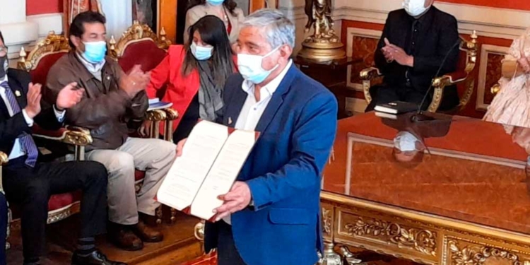 El alcalde Iván Arias promulgó este martes la Ley Municipal Autonómica 468 Programa de Alimentación Complementaria Escolar Canasta Estudiantil 2021