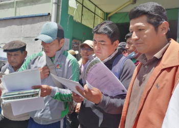 Los dirigentes de regionales hicieron el anuncio en la Adepcoca. Foto: ERBOL.