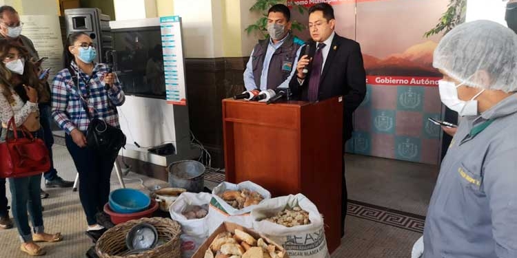 Encuentran heces de ratones y elaboraban pan con chinelas, sin ropa de trabajo