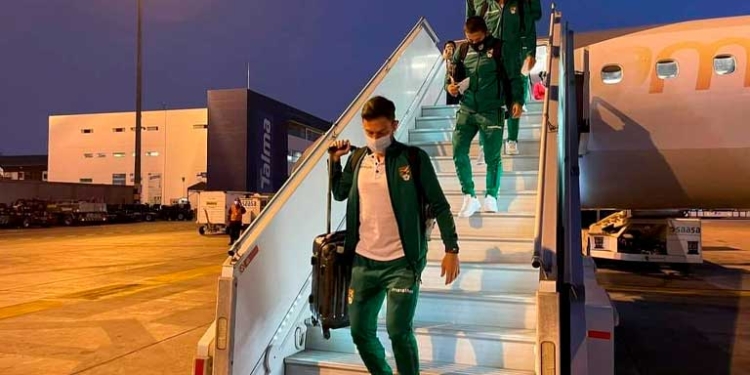 La selección boliviana ya se encuentra en Lima, el día jueves enfrenta a Perú
