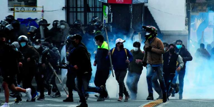 Gasificación y enfrentamientos marcaron la segunda jornada de paro en Potosí. Foto: APG .