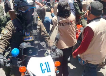 Tras las agresiones a periodistas cambian al comandante de la Policía en Oruro y Tarija