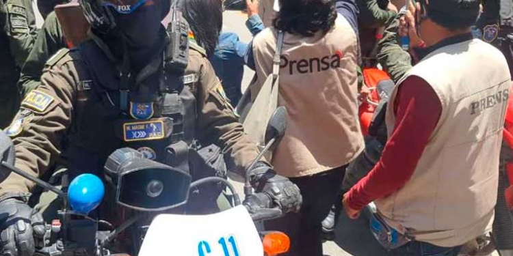 Tras las agresiones a periodistas cambian al comandante de la Policía en Oruro y Tarija