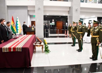Arce pide a nuevos generales de la Policía que "defiendan la democracia" ante "acciones sediciosas"