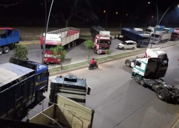 Sucre amanece bloqueada por transporte pesado