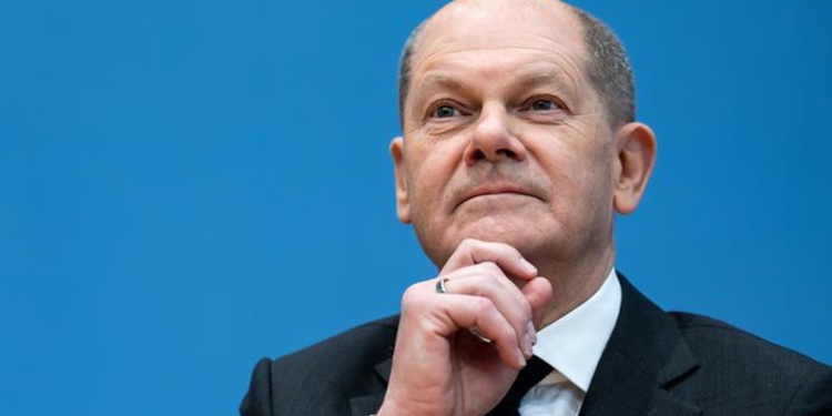 El Parlamento alemán elige a Scholz como canciller y cierra la era Merkel